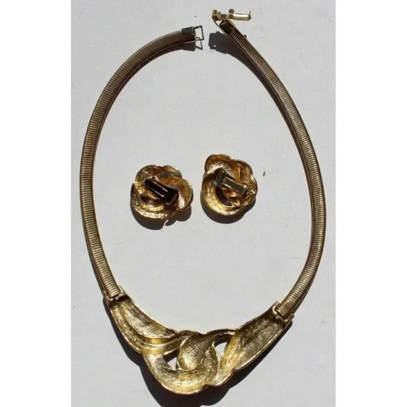 Vintage 1980s Choker Necklace and Clip On Earrings Costume Necklace Jewelry Set - Picture 3 of 3